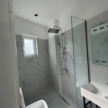 Kseal فندق Përmet